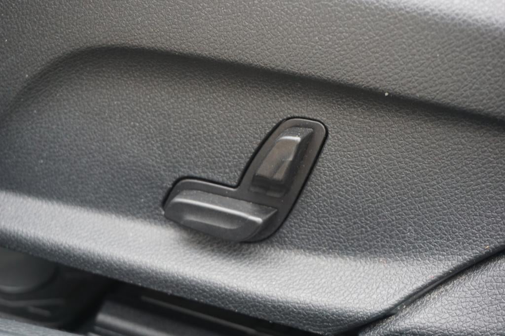 Mercedes-Benz C-Klasse 180 ambition amg line climate / navi / cruise / pdc 