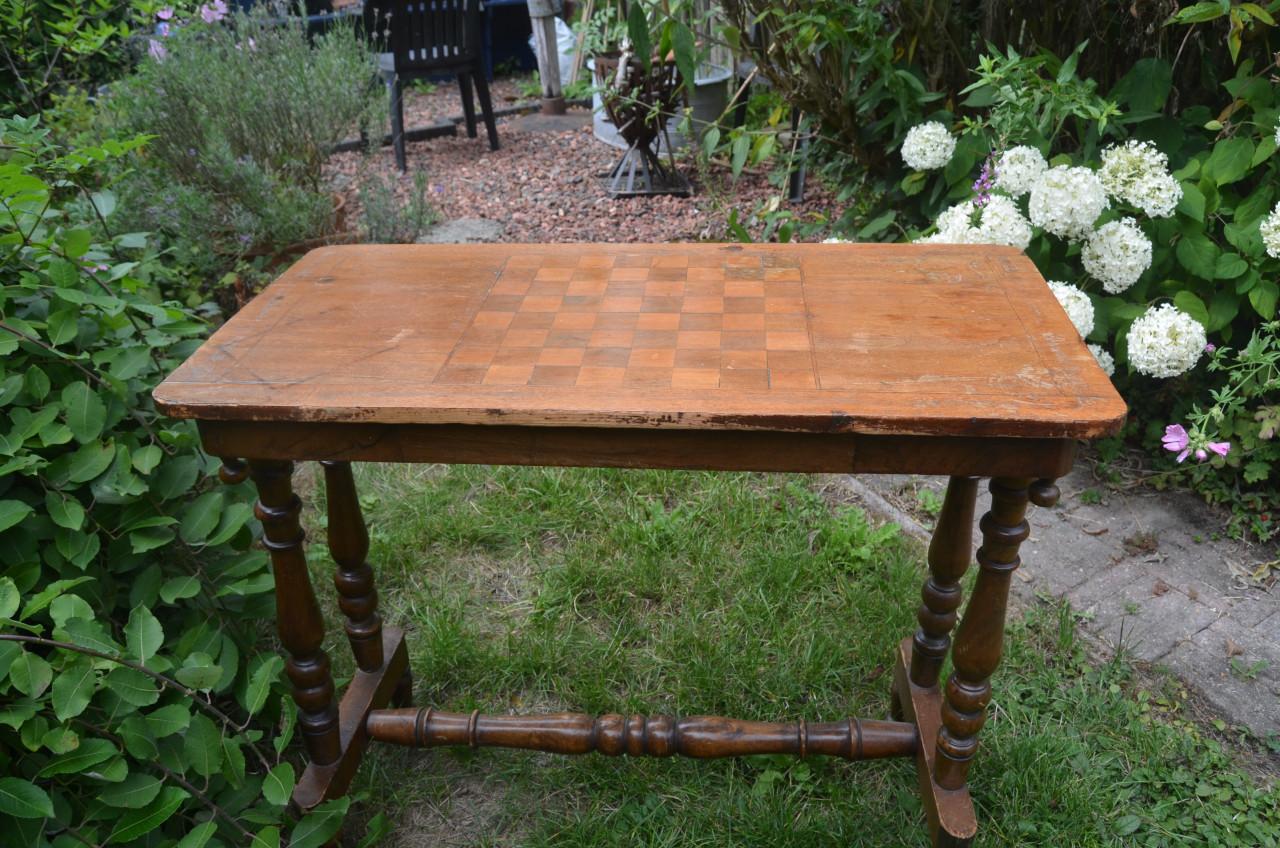 Antiek schaaktafeltje