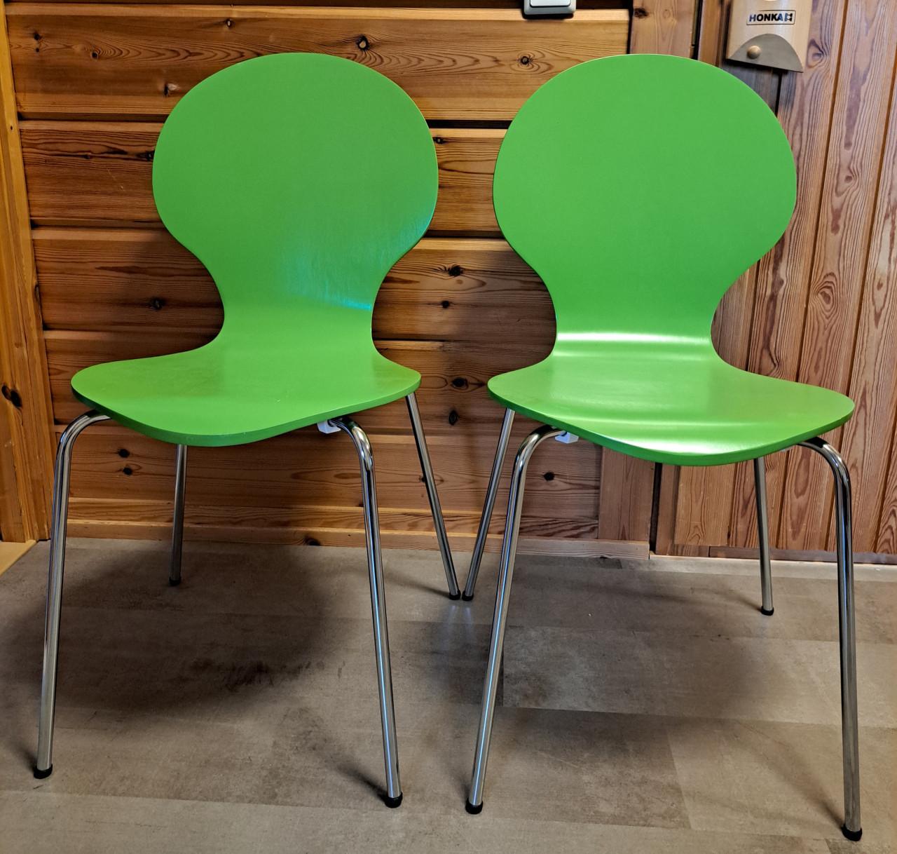 Twee groene houten vlinderstoeltjes in mooie staat