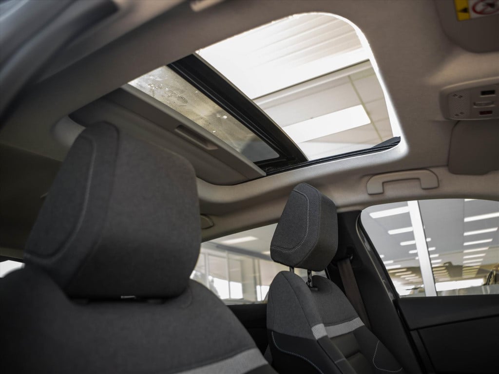 Citroen C4 1.2 puretech 130pk shine | panoramadak | hud | camera | navigati