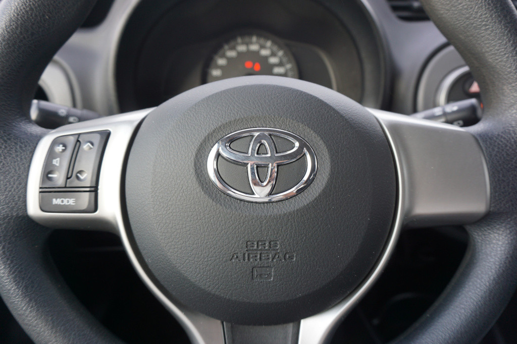 Toyota Yaris 1.0 vvt-i now airco / elektr. ramen / nap