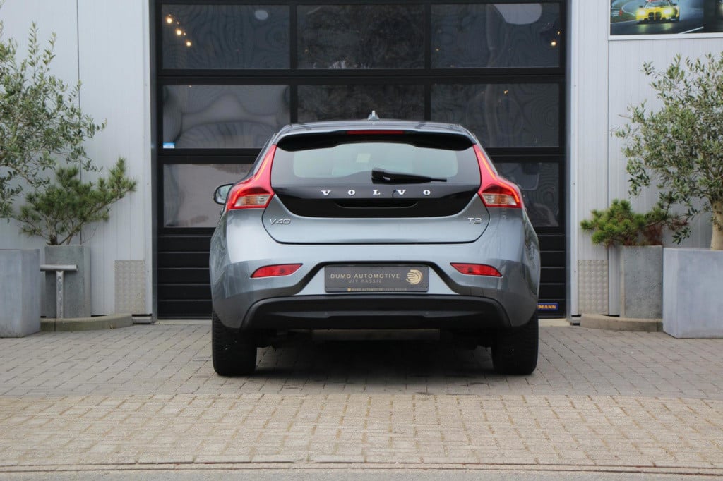 Volvo V40 2.0 t2 momentum polar+ navi - led - half leder - 1e eigenaar - lm