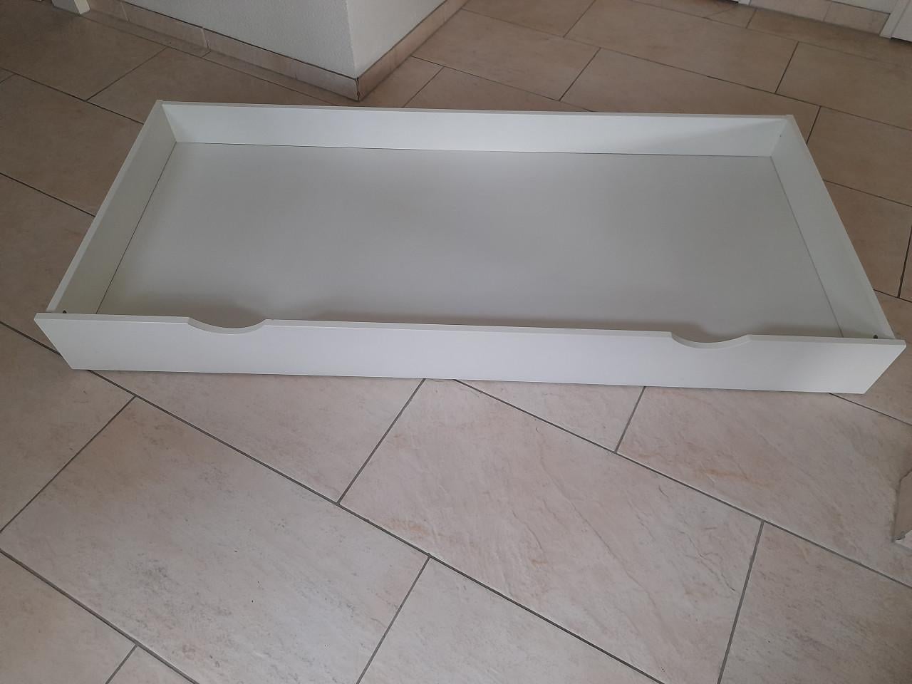 Peuter bed  met lade en met net  matras (in goede nette staat ) 70 x 160