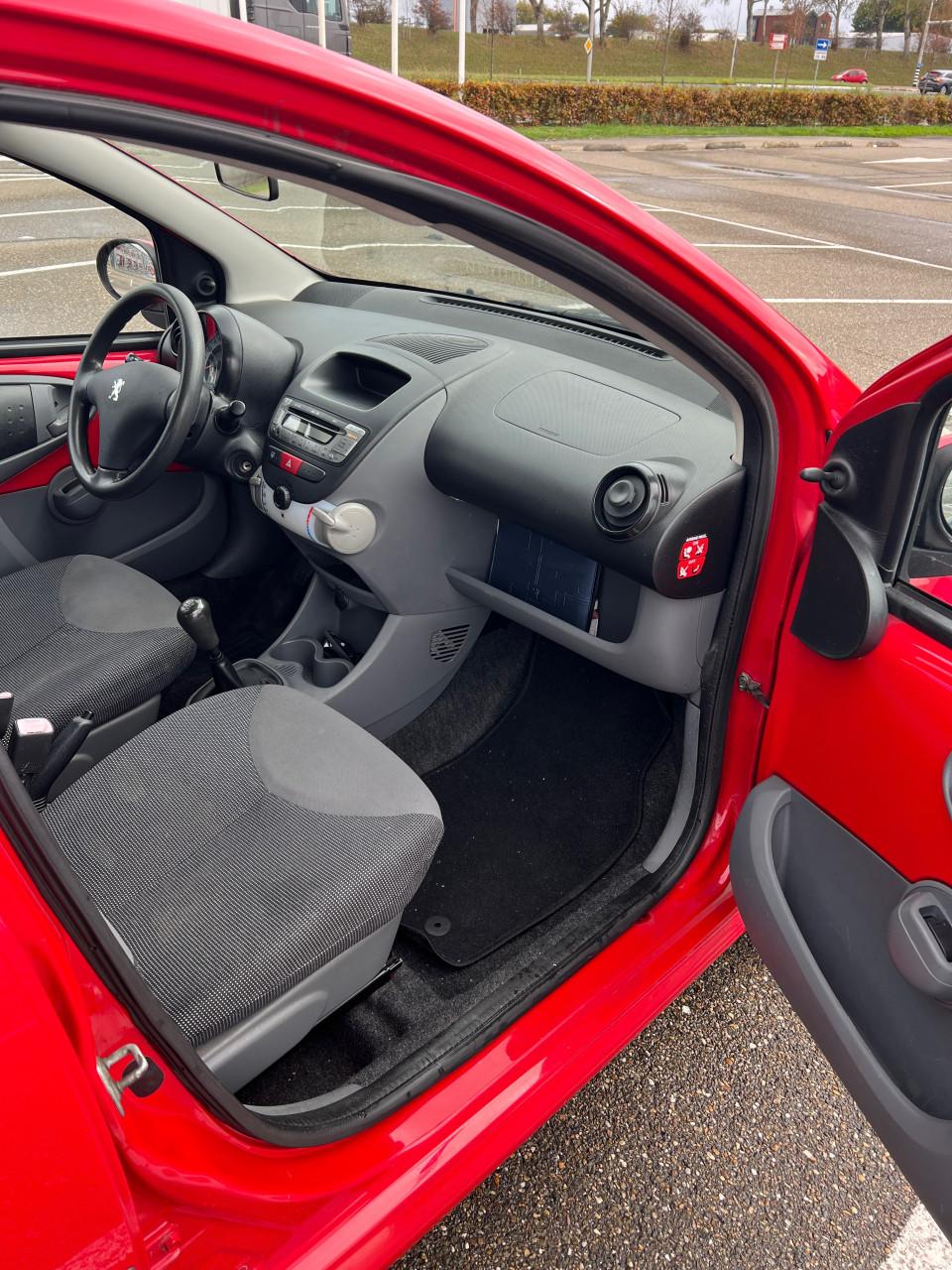 Peugeot 107 1.0 12V 5DR 2007 NIEUWE APK