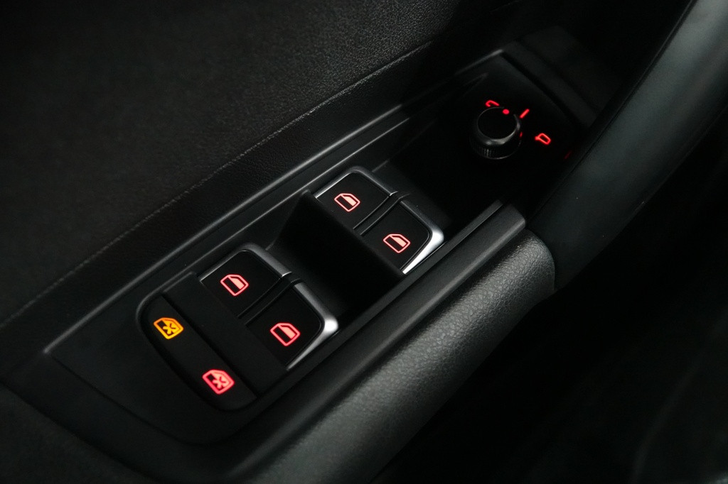 Audi A1 s-line 1.4 tfsi | automaat | pdc | navi | bluetooth |