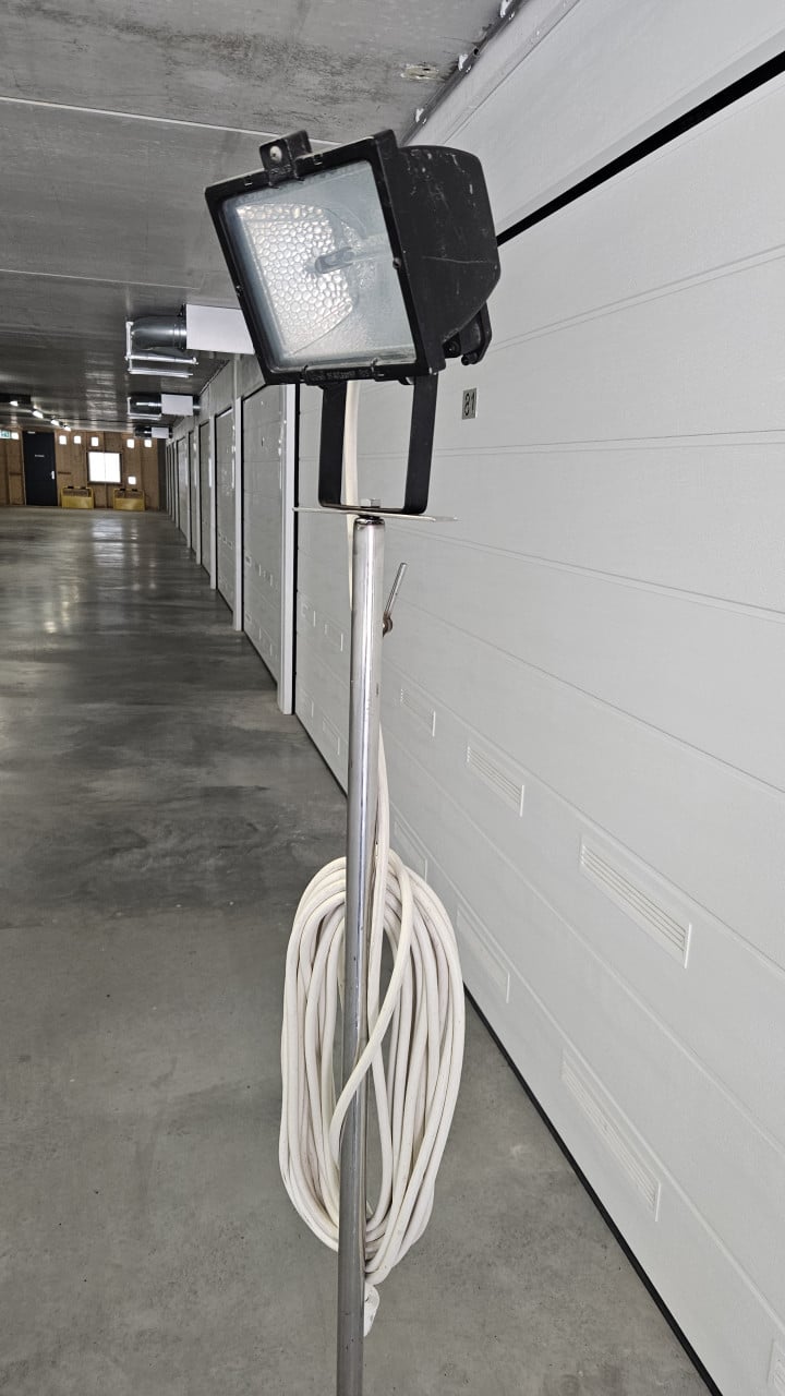 RVS bouwlamp met statief, zéér flexibel inzetbaar ( ruim 3 meter ! )