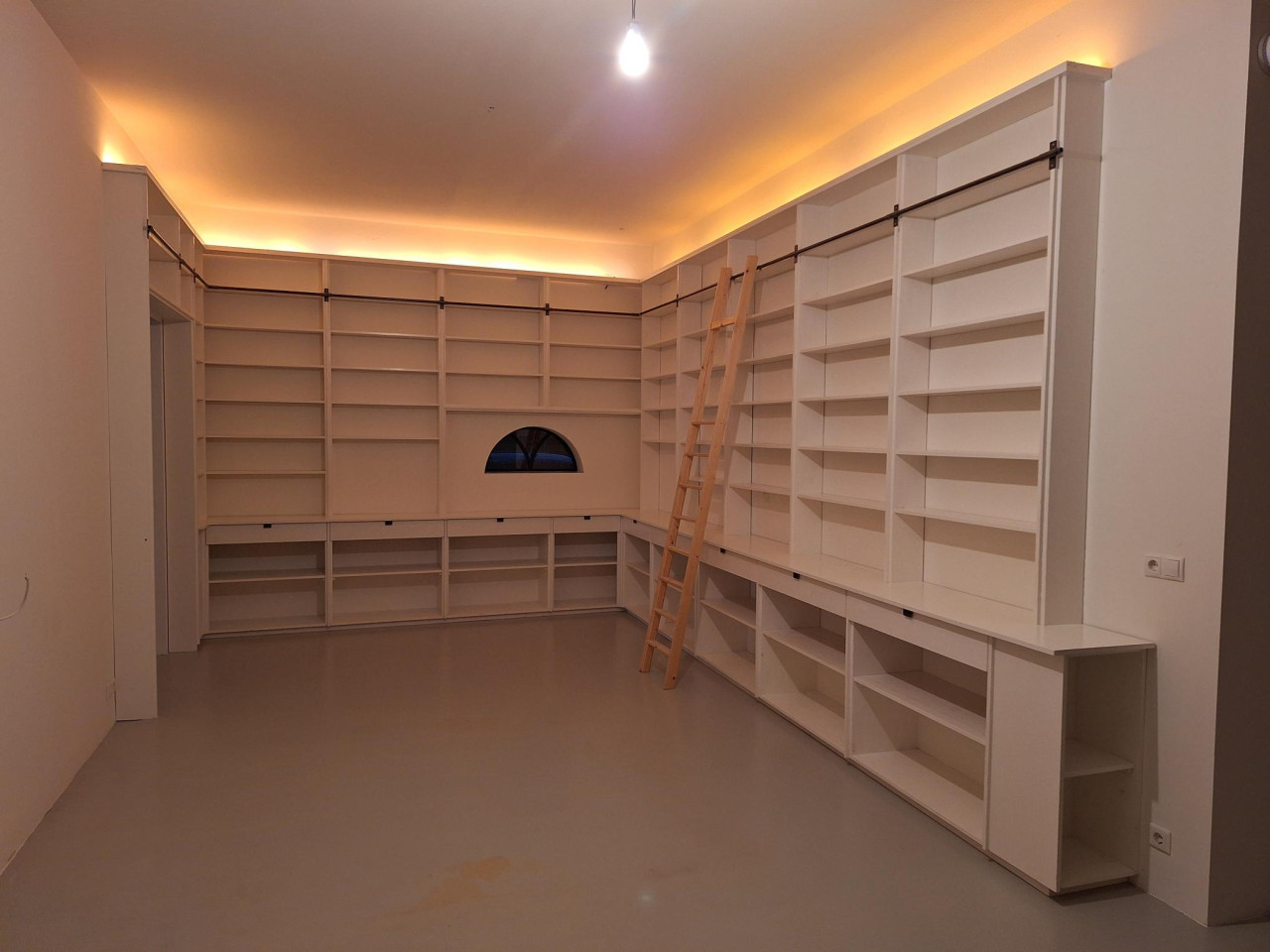 Grote boekenkast / Boekenwand