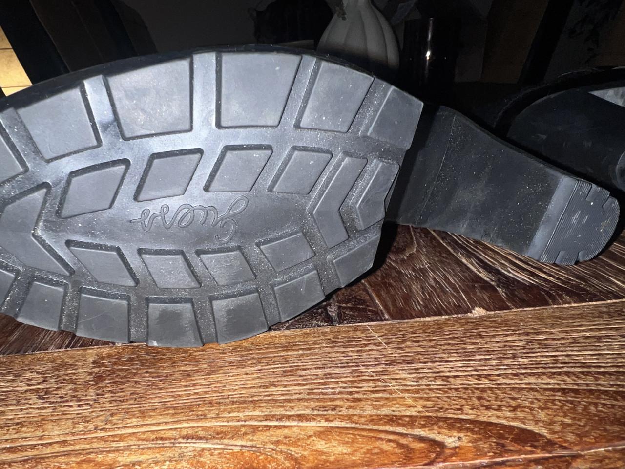 Mooie GUESS laarsjes MT 39