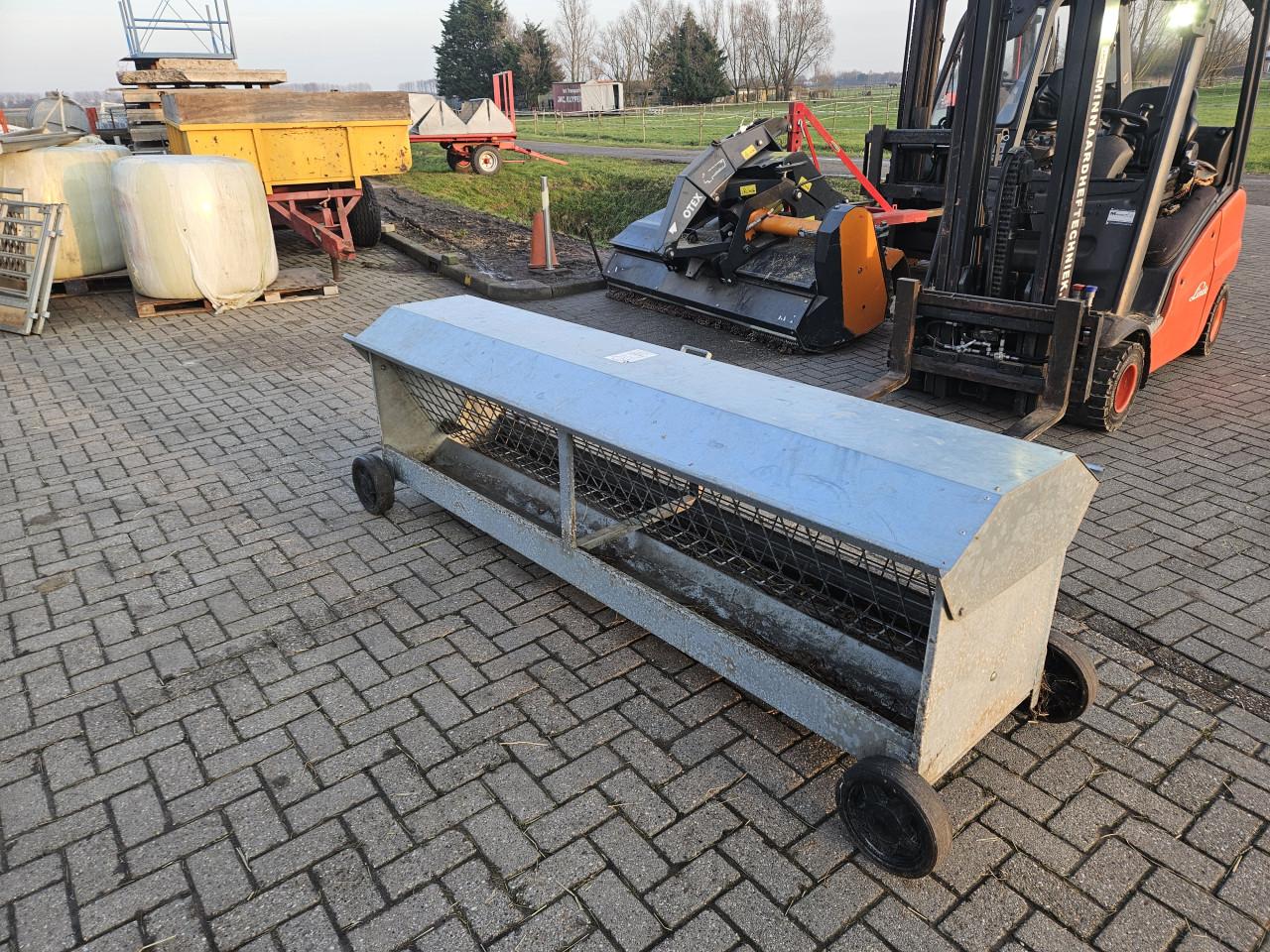 Verrijdbare hooiruif