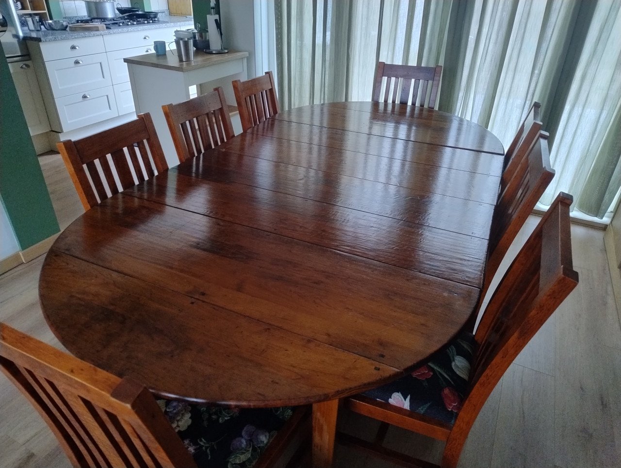 Ideal Dining table 120cm round, extendable to 175 & 220cm with 8 chairs