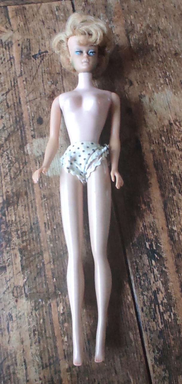 Twee Barbiepoppen jaren 60