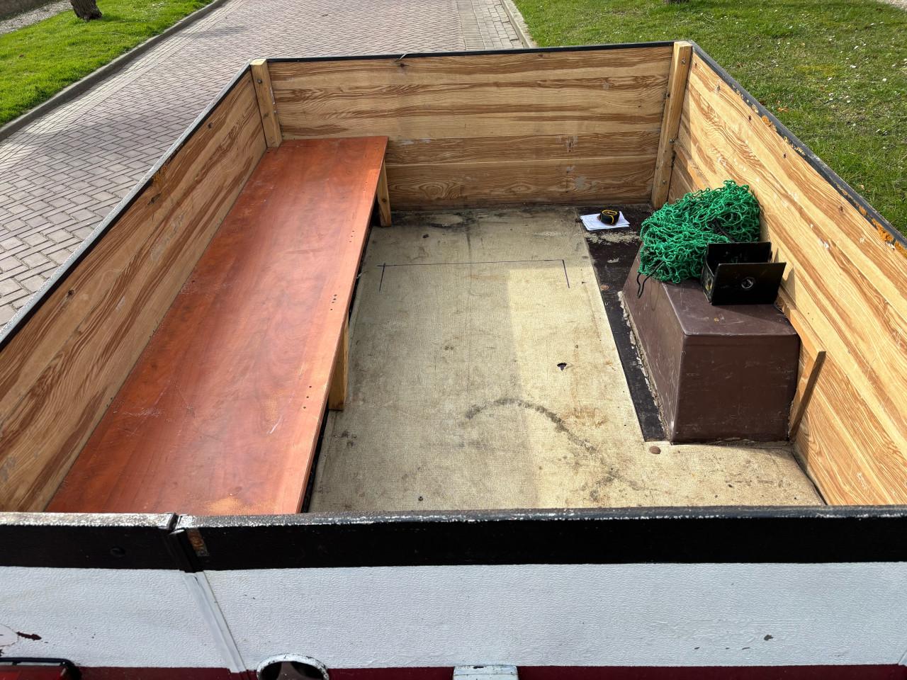 Aanhanger / kar met klep.