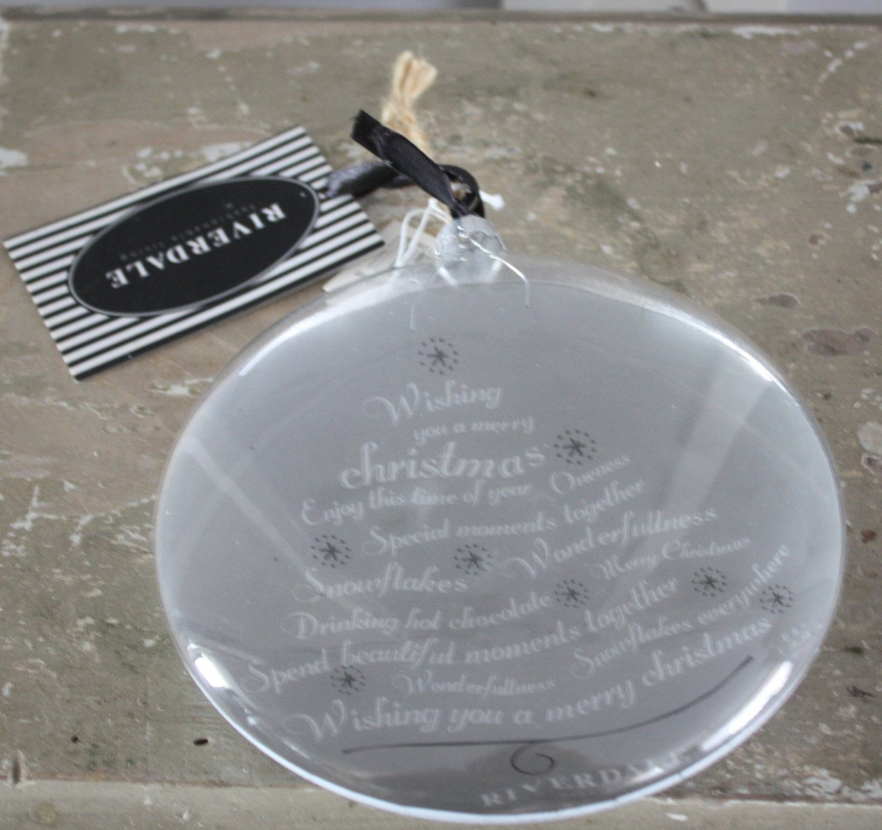 Kerstbalplat glas met tekst zilveren achtergrond