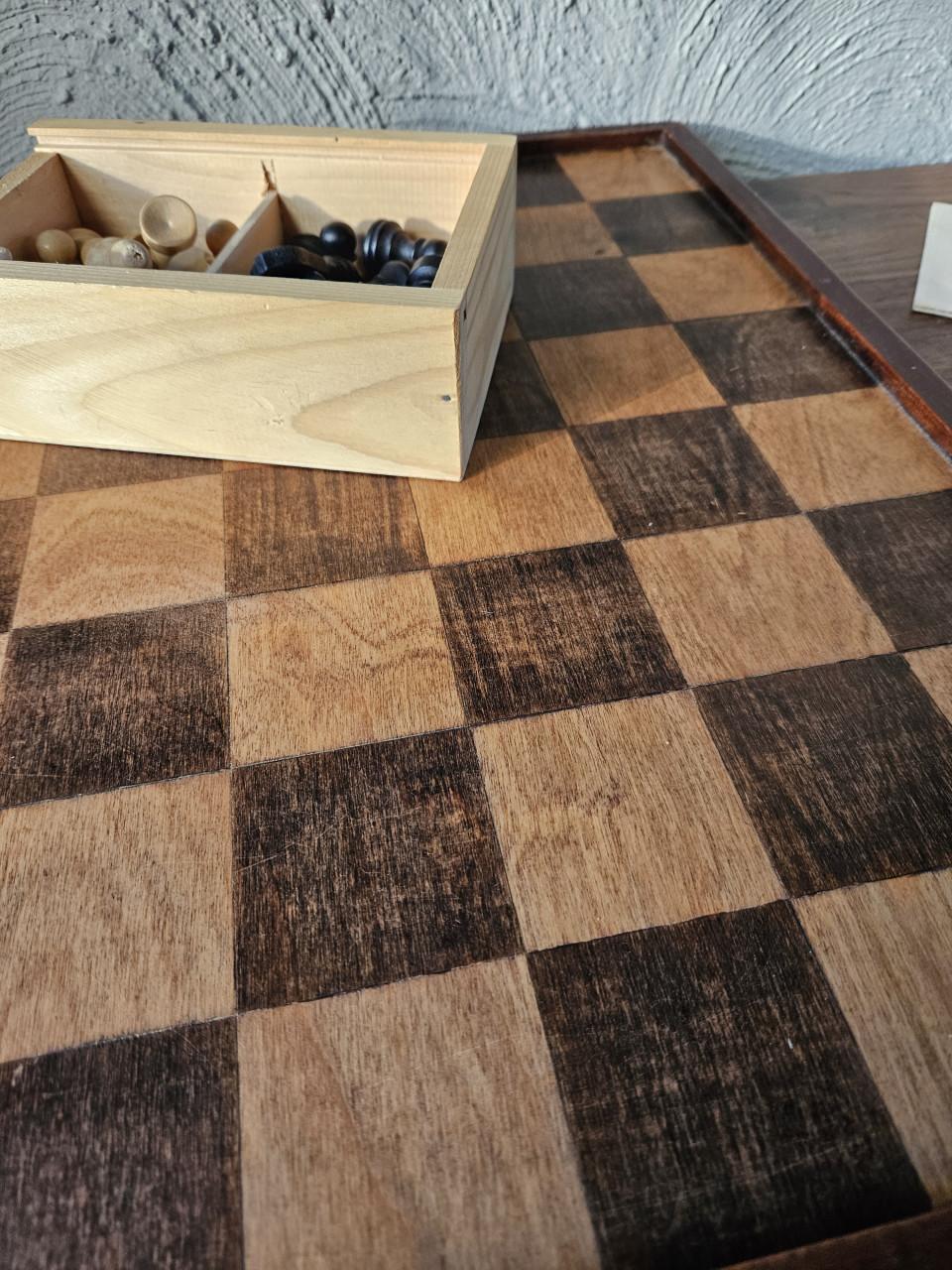 Groot antiek houten schaakspel met opbergdoosje, zeer nette staat