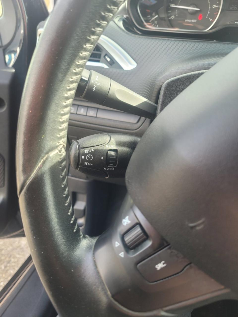 Peugeot 2008 1.2 puretech blue lion carplay