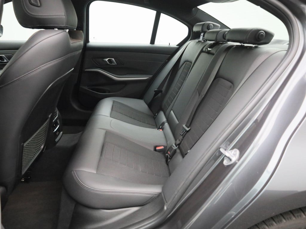 BMW 3-serie 330e | automaat | navigatie | half-leer | adaptive cruise contr