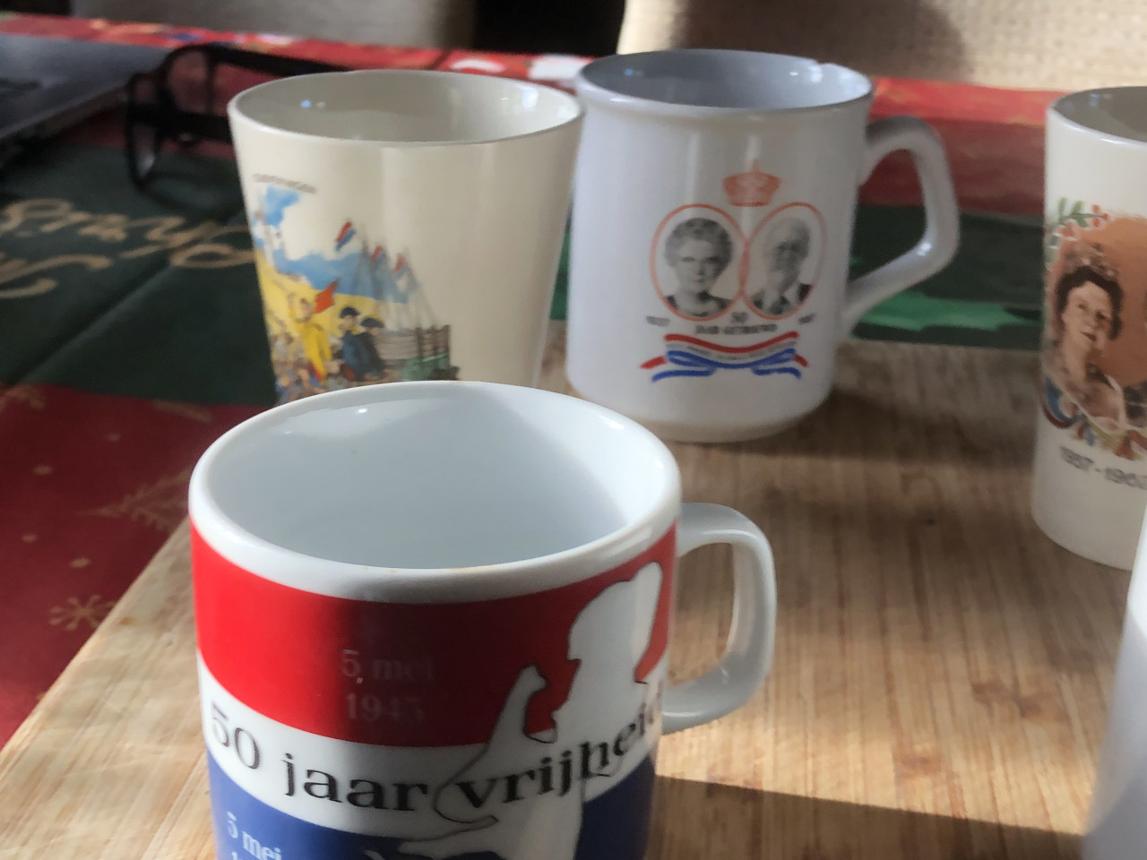 5 mei bekers en bekers koninklijk huis