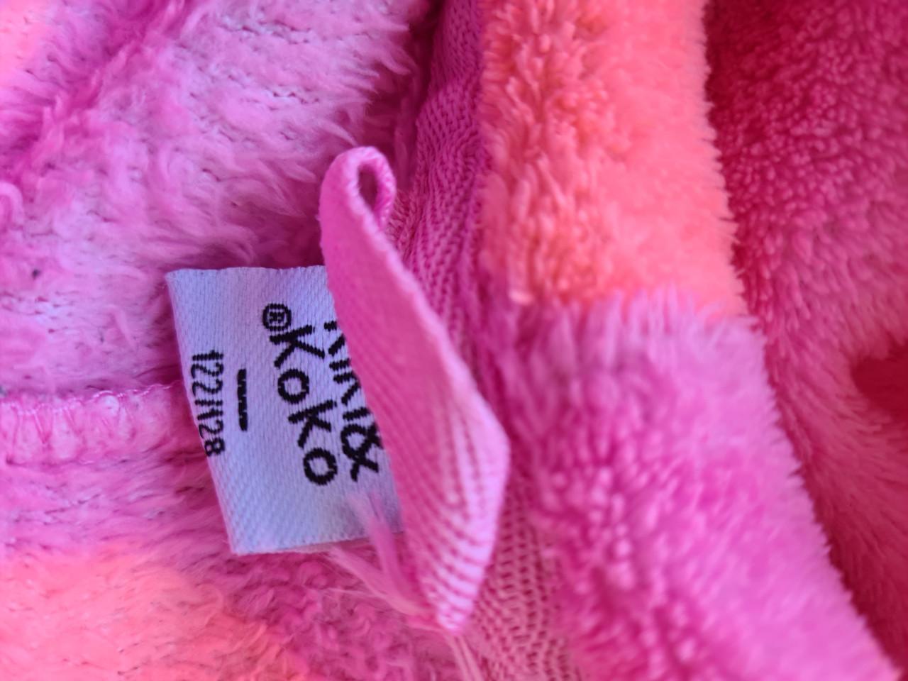 Donker roze zachte onesie van Kikki & Koko  Maat 122-128