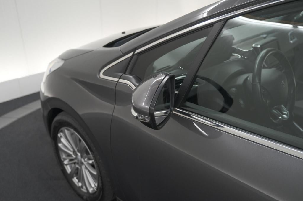 Peugeot 208 puretech 82 blue lease allure | parkeersensoren | climate contr