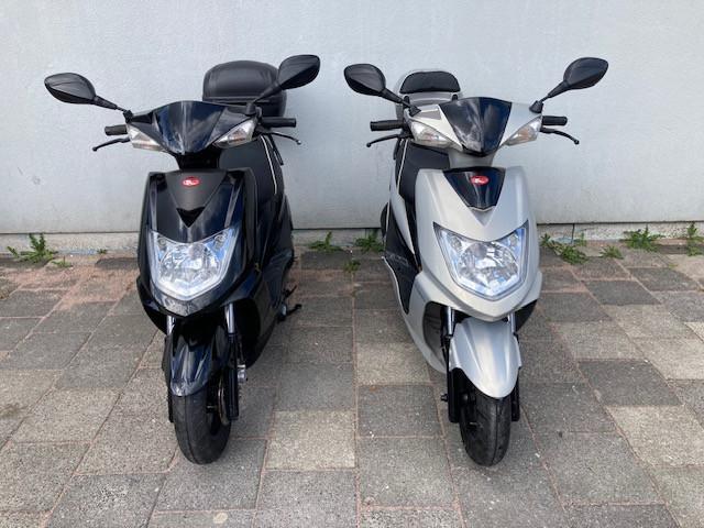 2X KYMCO VP50 SNOR SCOOTERS TE KOOP ! BEIDEN WEINIG KM !!
