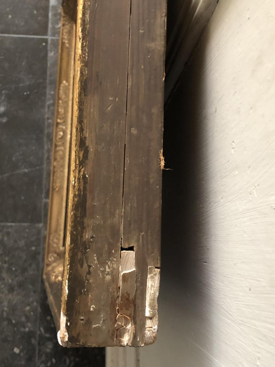 Zeer mooie oude brocante spiegel in vergulde bewerkte lijst