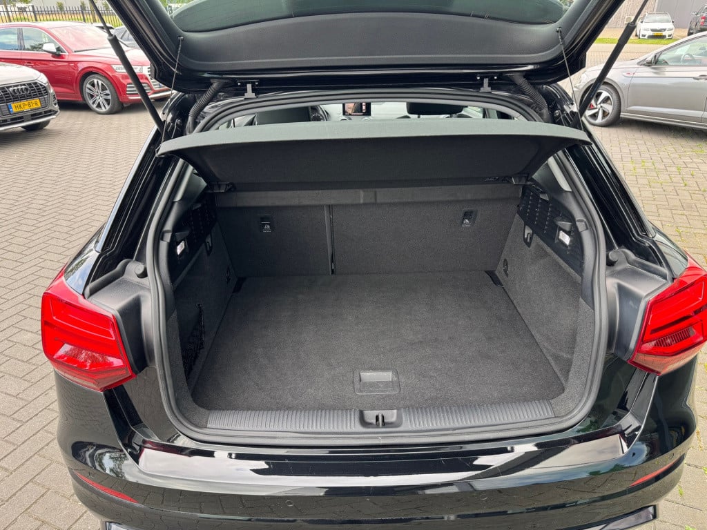Audi Q2 35 tfsi s edition * panoramadak * camera * keyless