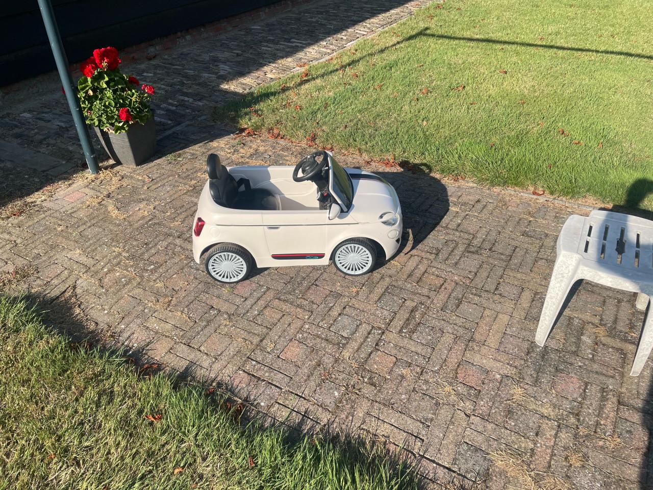 Elektrische kinderauto