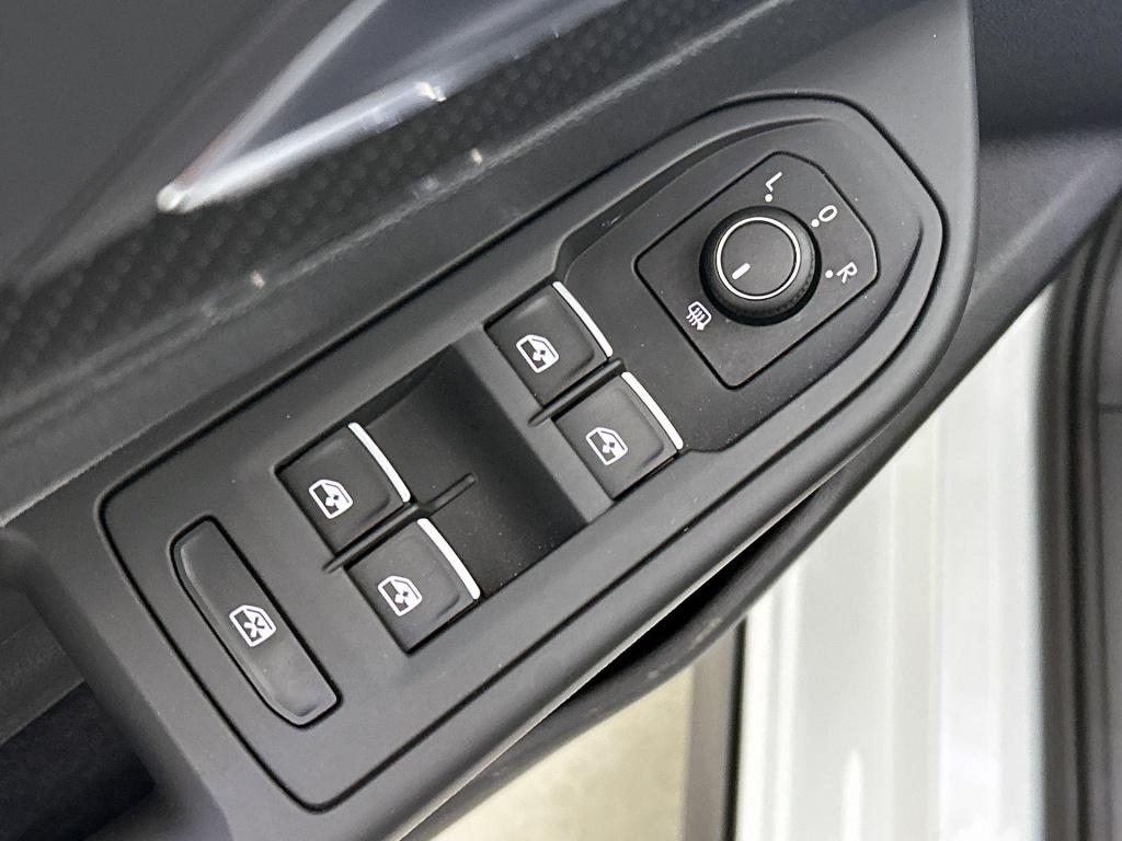 Volkswagen Golf 1.5 etsi r-line business | automaat | panoramadak | navigat
