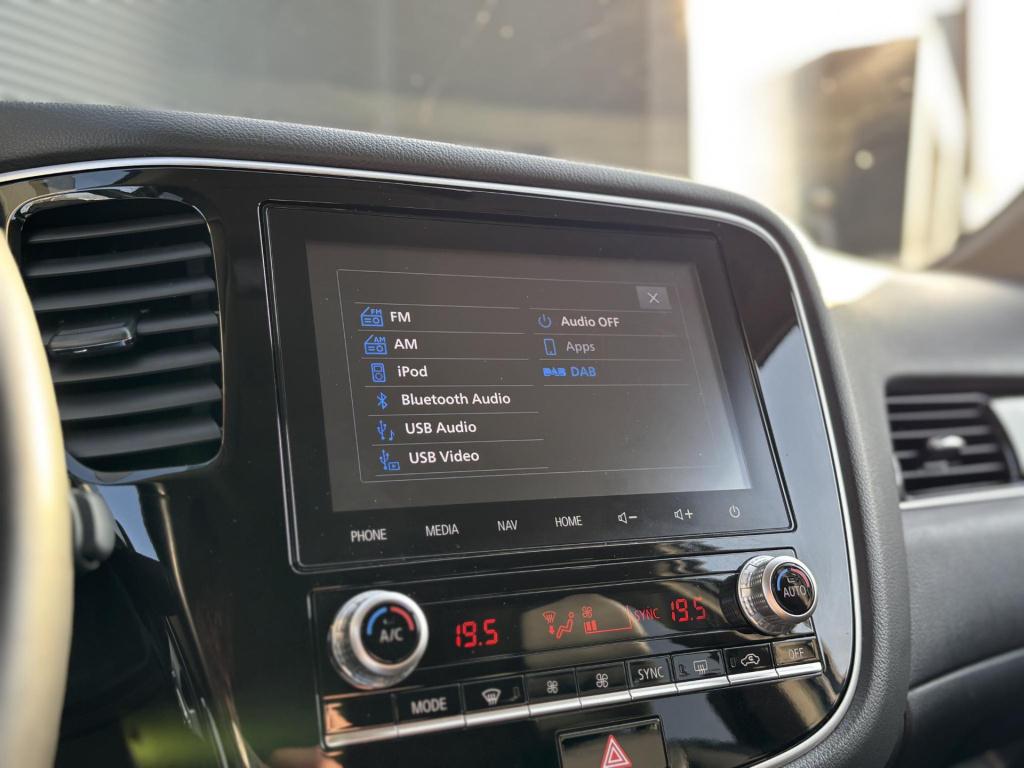 Mitsubishi Outlander 2.4 phev intense+ incl. trekhaak!