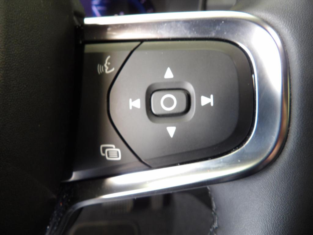 Volvo XC40 b3 163pk mild hybrid aut plus dark