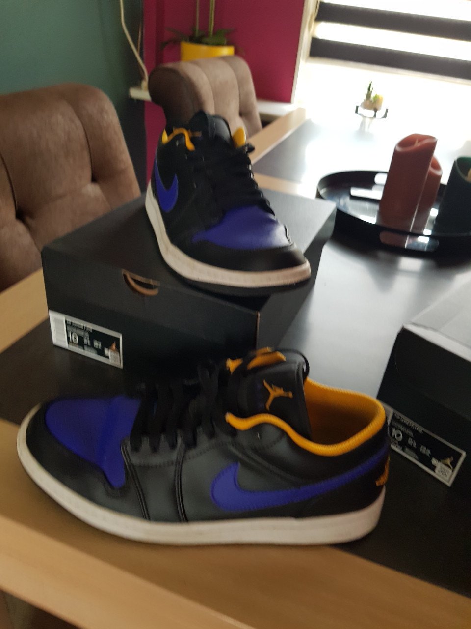 2 paar Nike air jordan mid & low