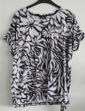 Shirt bloemen zwart wit en tekst maat 44