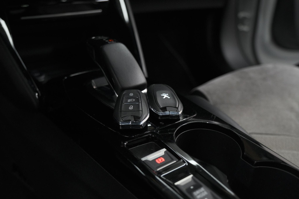 Peugeot E-2008 ev gt pack 50 kwh | schuif-/kanteldak | adaptieve cruise con