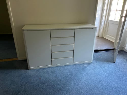 Wit dressoir