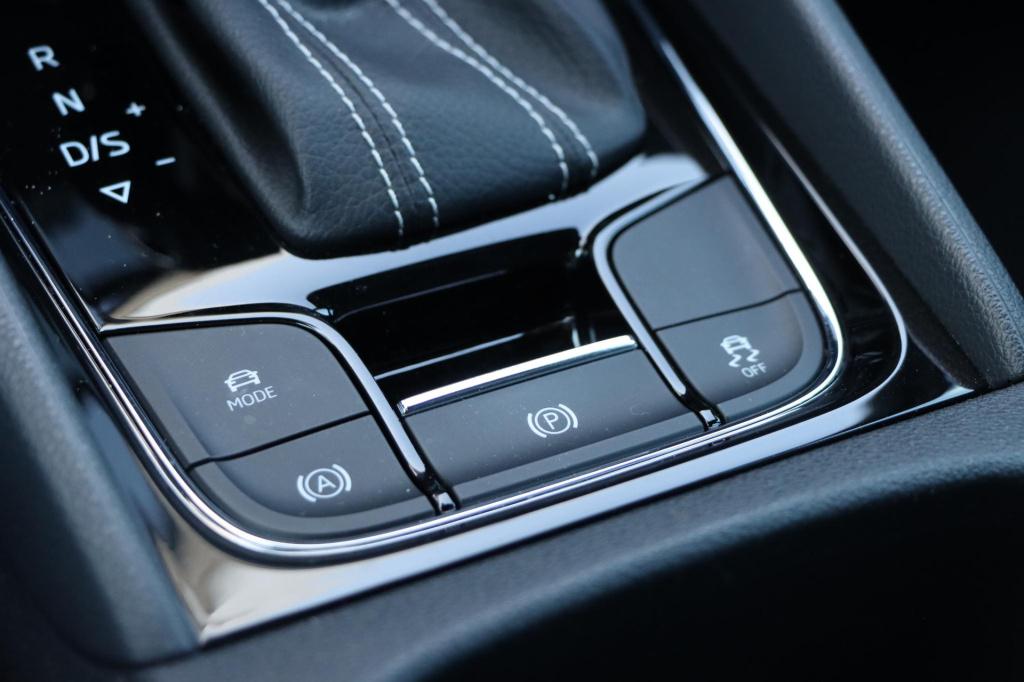 Skoda Karoq 1.5 tsi act sportline business 150pk dsg7