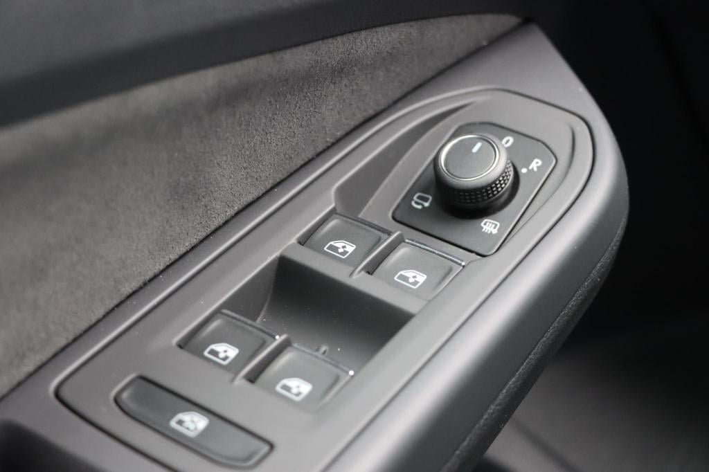 Volkswagen Golf r-line-edition 1.5 etsi 116pk dsg7 | iq.light | stuurverwar