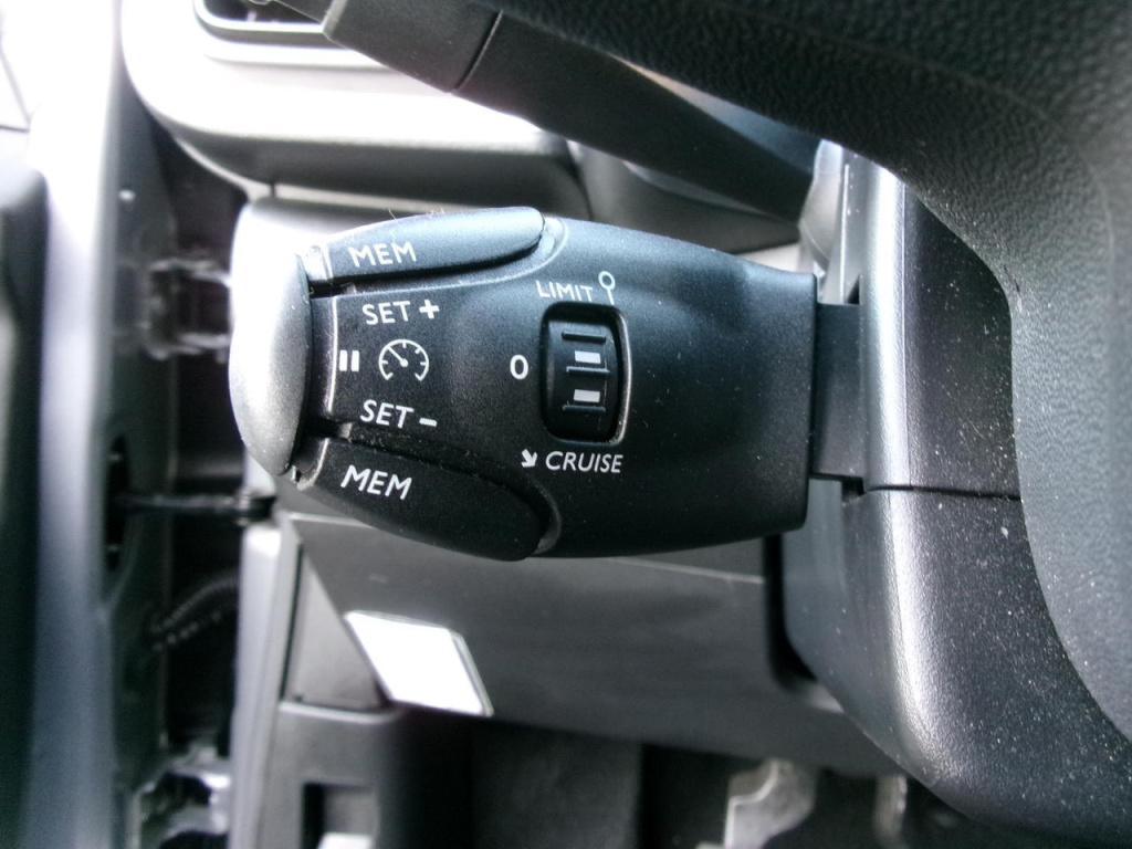Citroen C3 1.2 cruise contr., navi, camera, dealer onh.