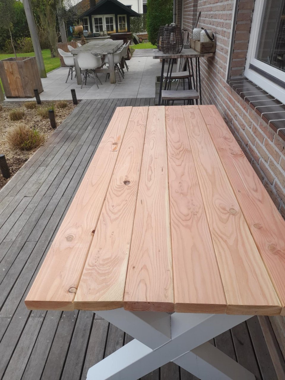 NIEUWE TUINTAFEL 250/300 CM MET STALEN X POTEN € 375