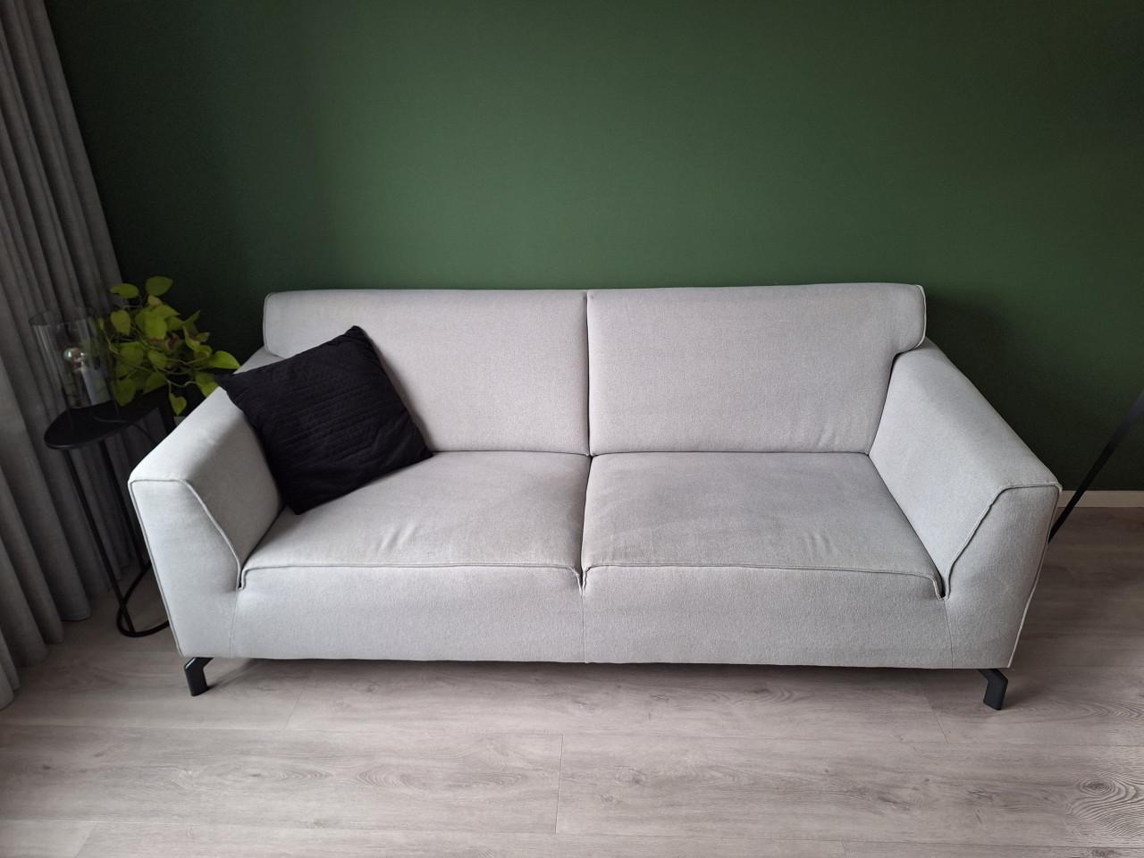 Bank 2,5 zits, Henders & Hazel Novara