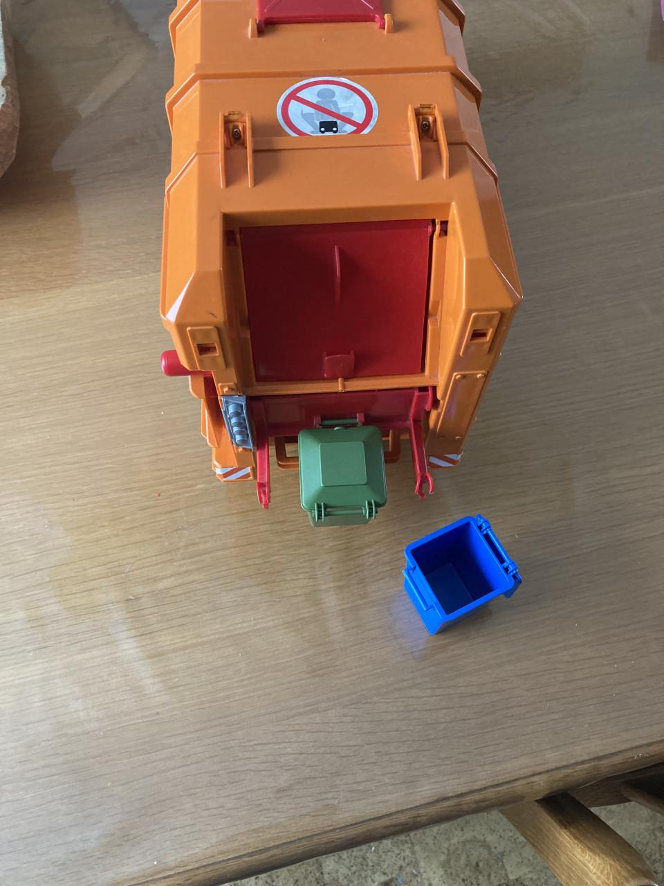 Bruder vuilnisauto met 2 kliko's