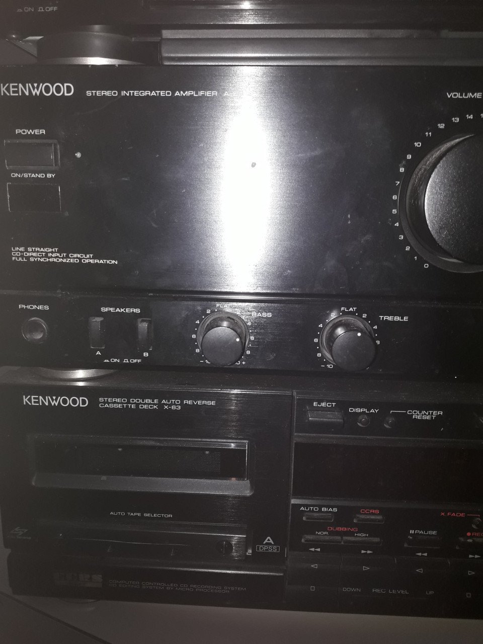 Stereo toren met geluidsboxen