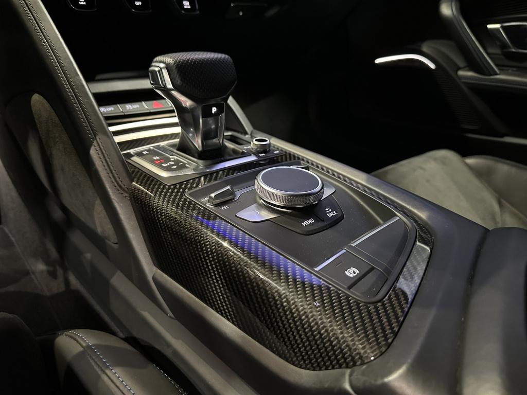 Audi R8 5.2 performance quattro 620pk *btw*b&o*keramisch*bucket seats*carbo