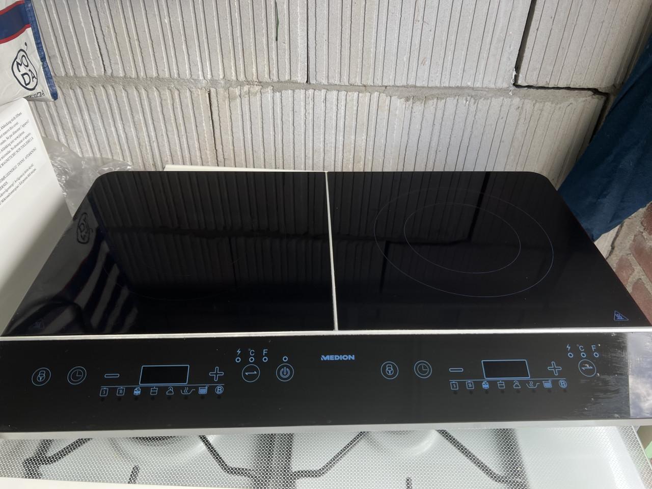 Als nieuw vrijstaand dubbel inductie Kookplaat 220 V winkelprijs €110,-