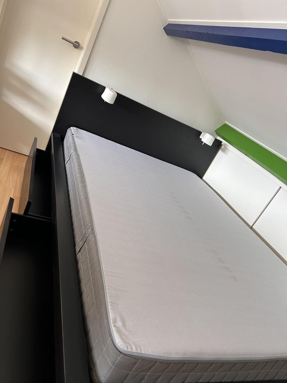 Bed 140x200 met 2 lades incl lampjes