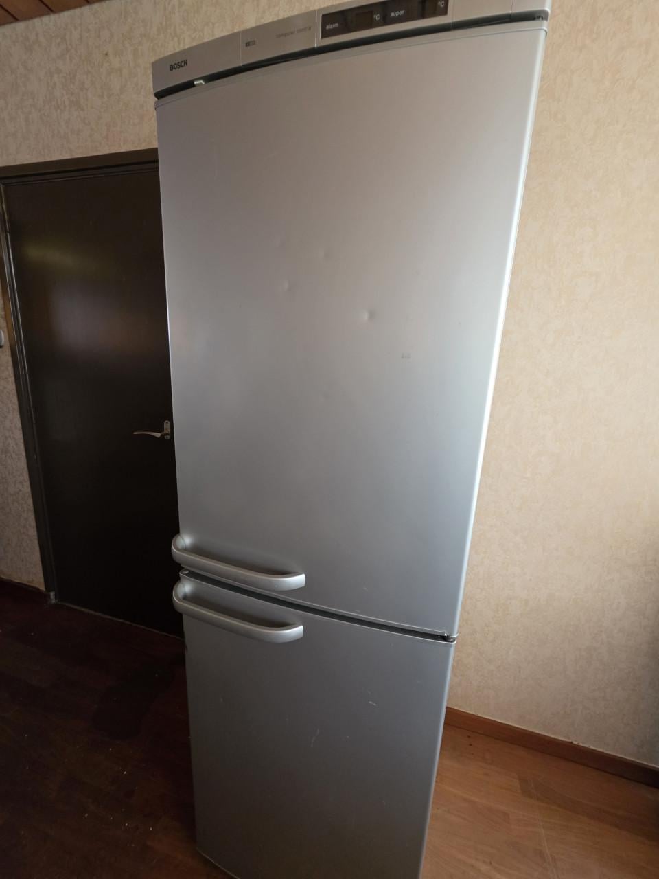 Koelkast Bosch met vriesgedeelte mag weg voor 80 euro ivm verhuis