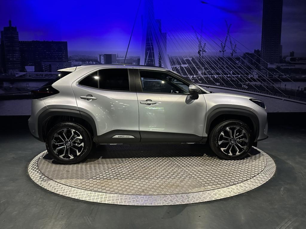 Toyota Yaris Cross 1.5 hybrid 130 dynamic *acc*winterpakket*camera*17inch*