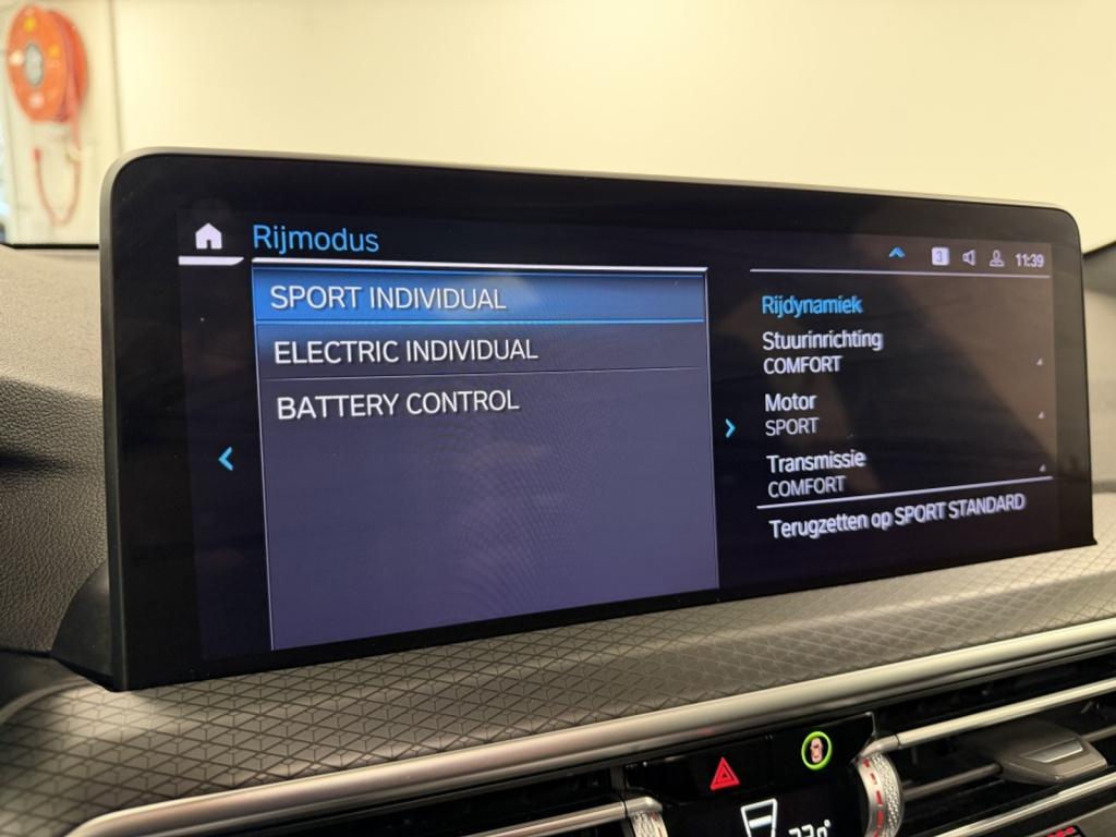 BMW X3 xdrive30e high executive | panoramadak | memory | tansanitblau |