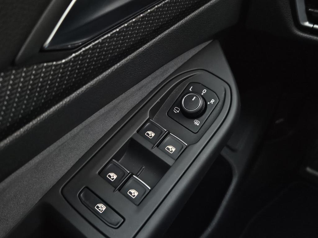 Volkswagen Golf variant 1.5 etsi r-line business+ | pano | elek. trekhaak |
