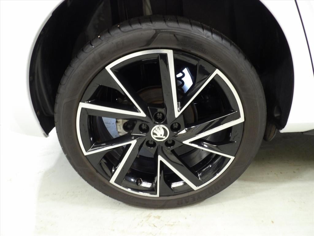 Skoda Kamiq 1.0 tsi greentech 110pk dsg-7 monte carlo