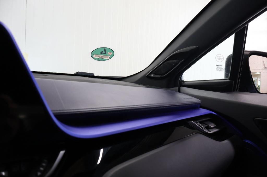 Toyota C-hr 2.0 hybrid bi-tone